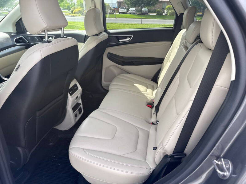 2022 Ford Edge Titanium