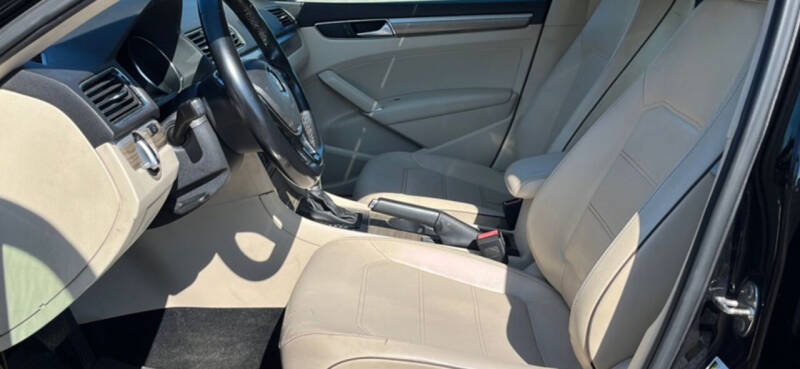 2016 Volkswagen Passat for sale at VICTORY LANE AUTO in Raymore MO