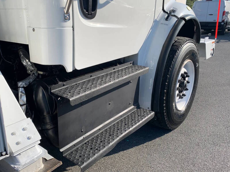 2014 Freightliner M2 106