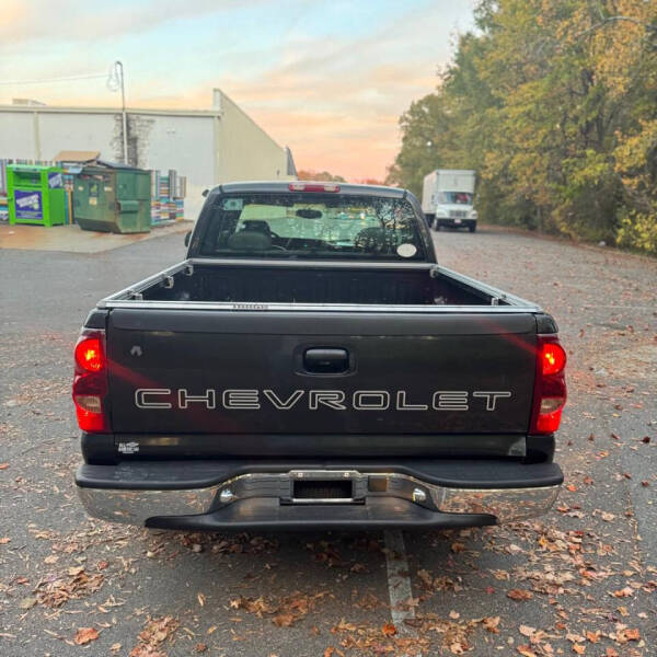 2003 Chevrolet Silverado 1500 LS photo 3