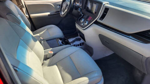 2017 Toyota Sienna XLE 8-Passenger