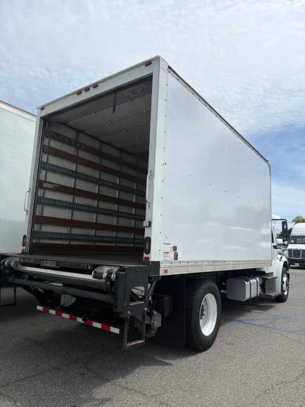 2017 Freightliner M2 106