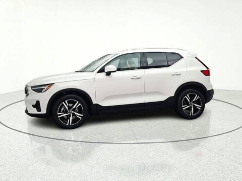 2023 Volvo XC40 B5 Plus Bright Theme