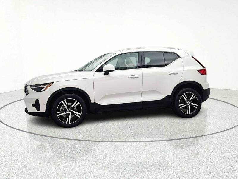 2023 Volvo XC40 B5 Plus Bright Theme