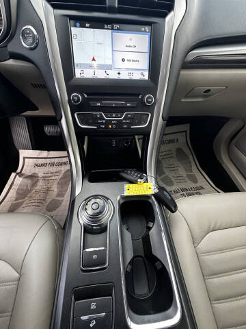 2017 Ford Fusion Hybrid SE