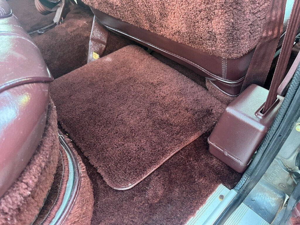 1989 Jeep Grand Wagoneer 81