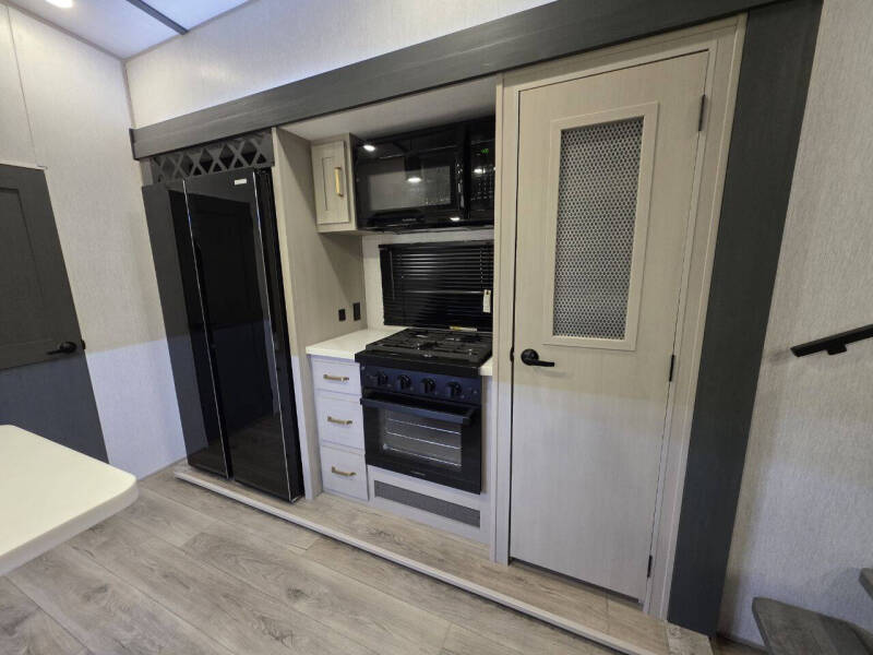 2024 Forest River Heritage Glen 36FL