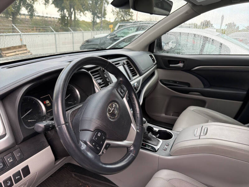 2017 Toyota Highlander Limited Platinum