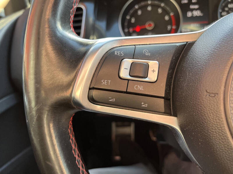 2017 Volkswagen Golf GTI Sport