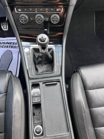 2017 Volkswagen Golf R 4Motion