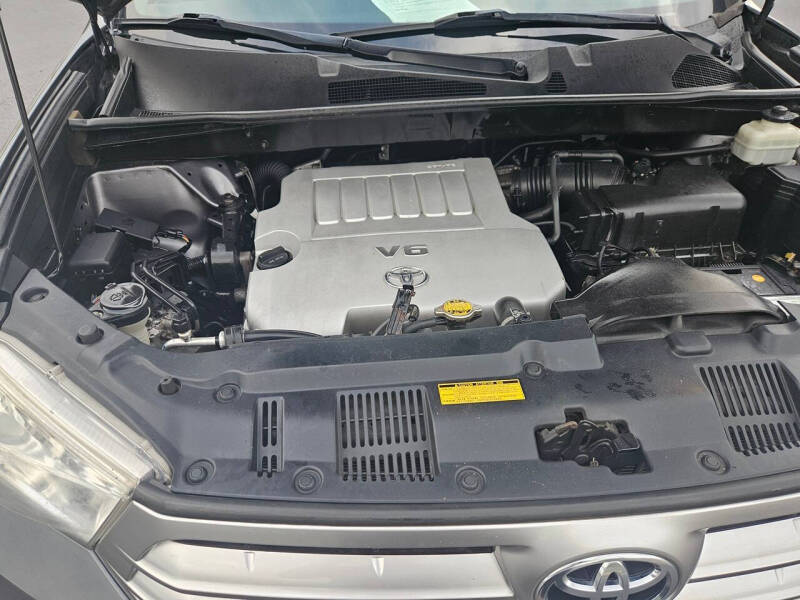 2011 Toyota Highlander SE