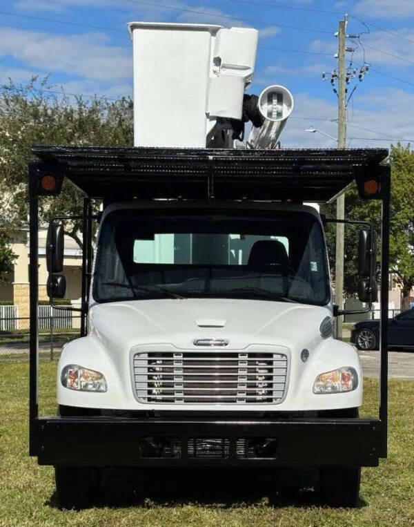 2018 Freightliner M2 106