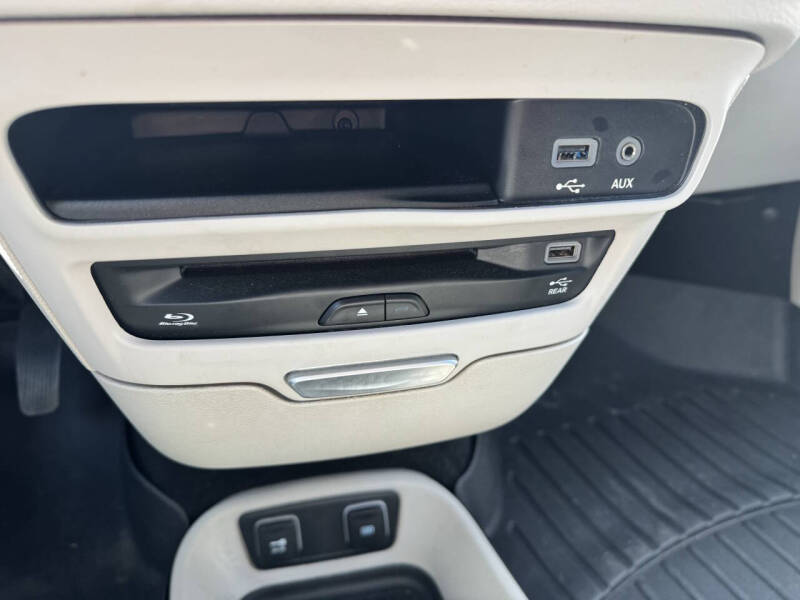 2017 Chrysler Pacifica Touring-L Plus