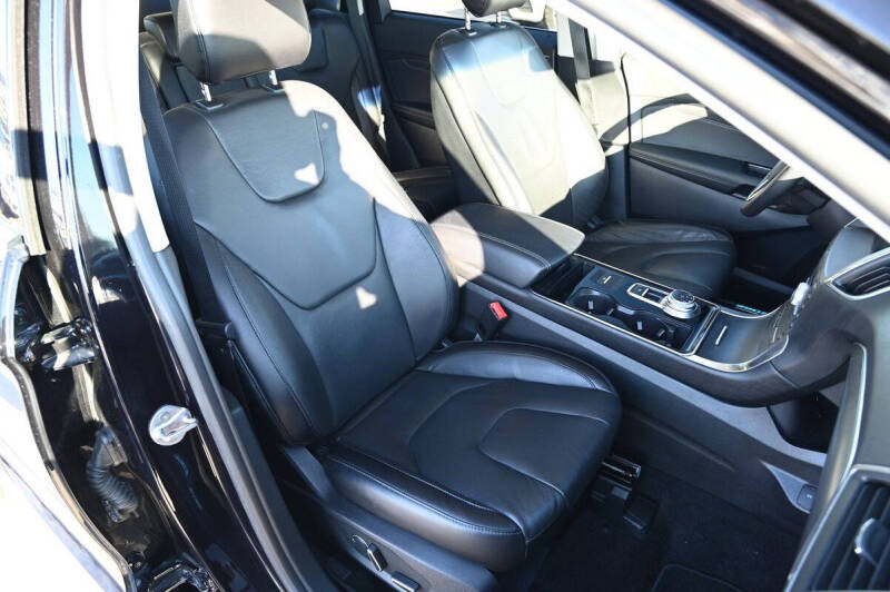 2019 Ford Edge Titanium