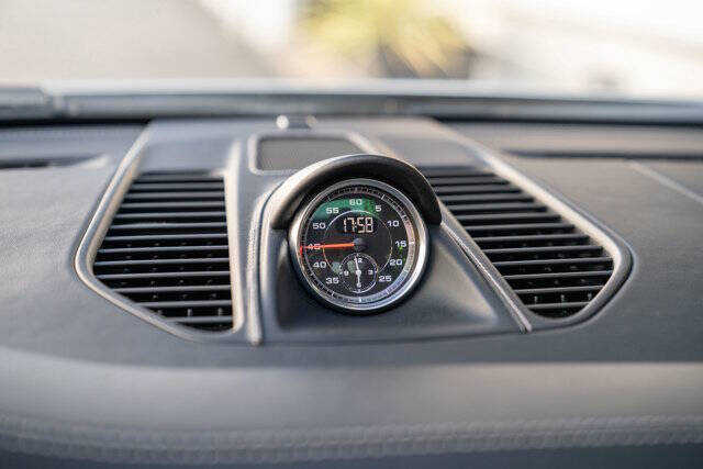2012 Porsche 911 18