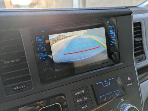 2017 Toyota Sienna XLE 8-Passenger