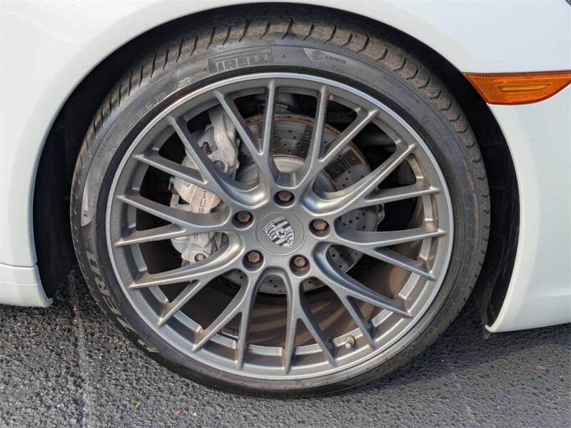 2019 Porsche 911 Carrera