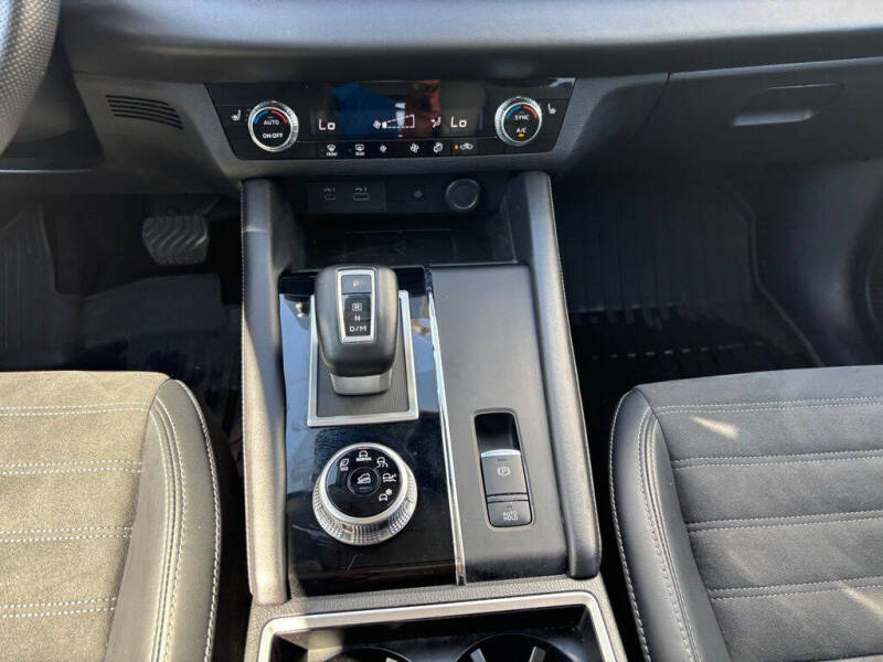 2024 Mitsubishi Outlander SE