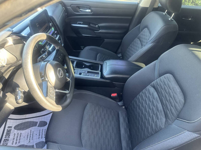 2022 Nissan Pathfinder S