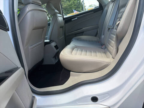 2017 Ford Fusion SE