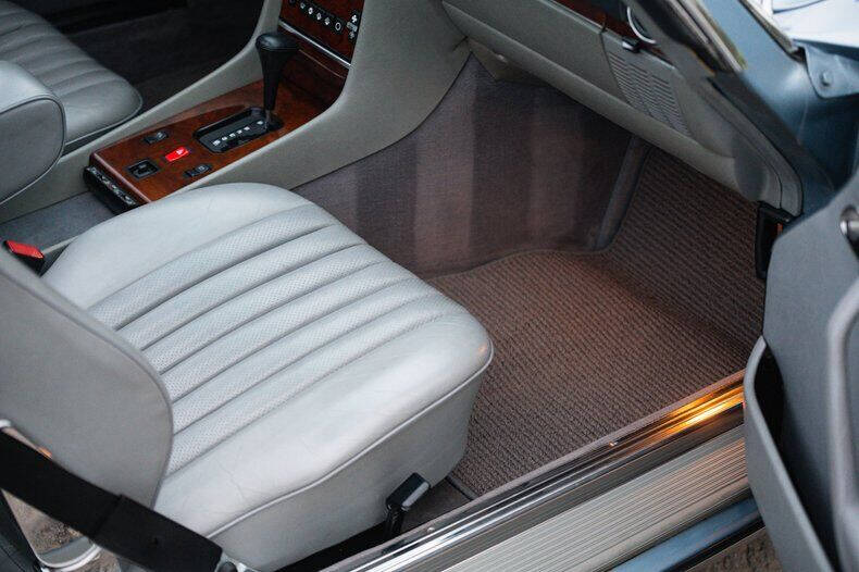 1986 Mercedes-Benz 560-Class 560 SL