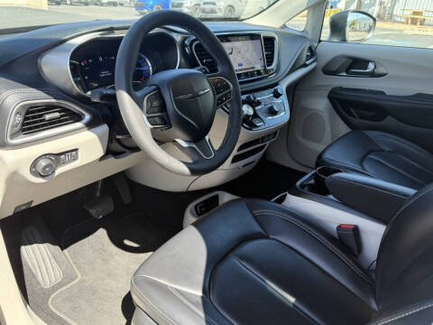 2023 Chrysler Pacifica Plug-In Hybrid Touring L