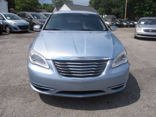 Used 2013 Chrysler 200 Limited with VIN 1C3CCBCG0DN755056 for sale in Hilliard, OH