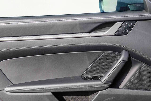 2025 Porsche 911 Carrera