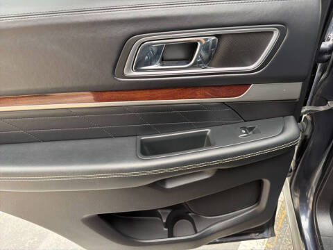 2017 Ford Explorer Platinum