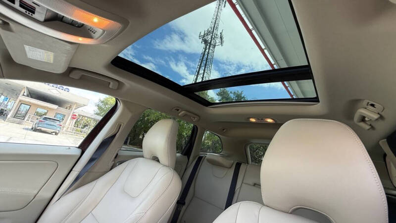 2016 Volvo XC60 T5 Drive-E Platinum