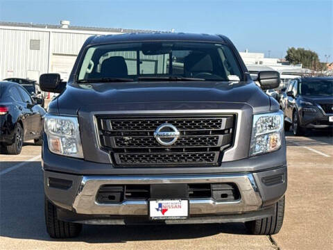 2022 Nissan Titan SV