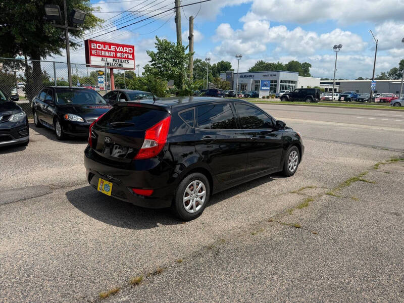2013 Hyundai Accent GS
