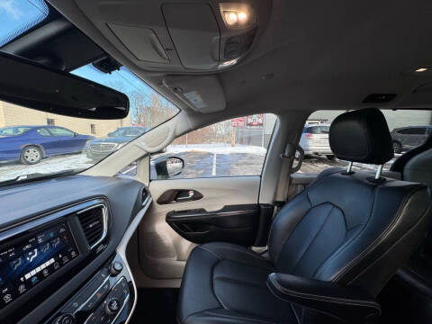 2020 Chrysler Voyager LXi