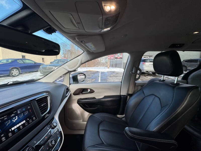 2020 Chrysler Voyager LXi