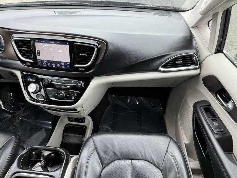 2018 Chrysler Pacifica Touring L