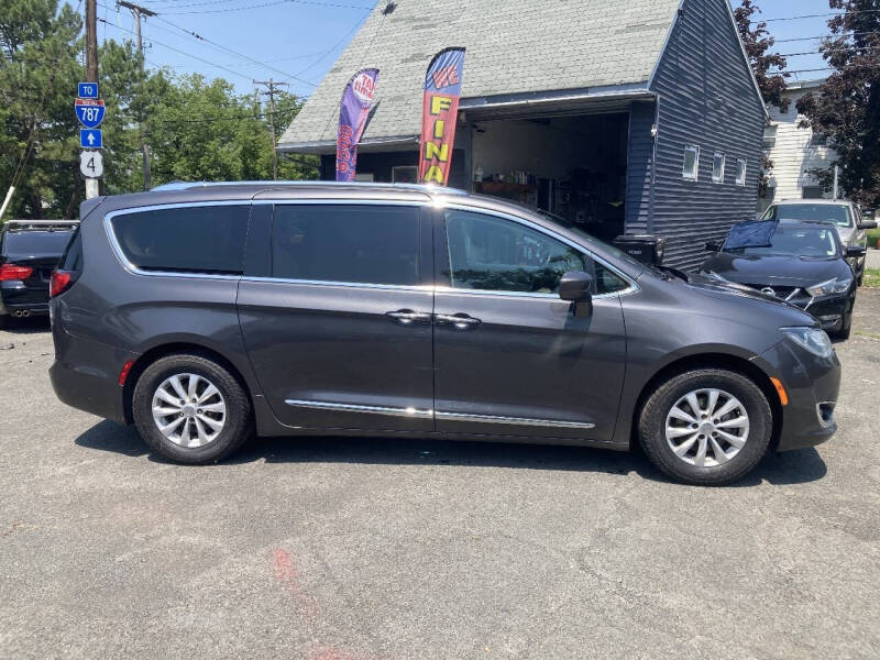 2019 Chrysler Pacifica Touring L