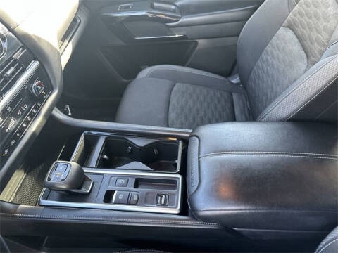 2024 Nissan Pathfinder SV