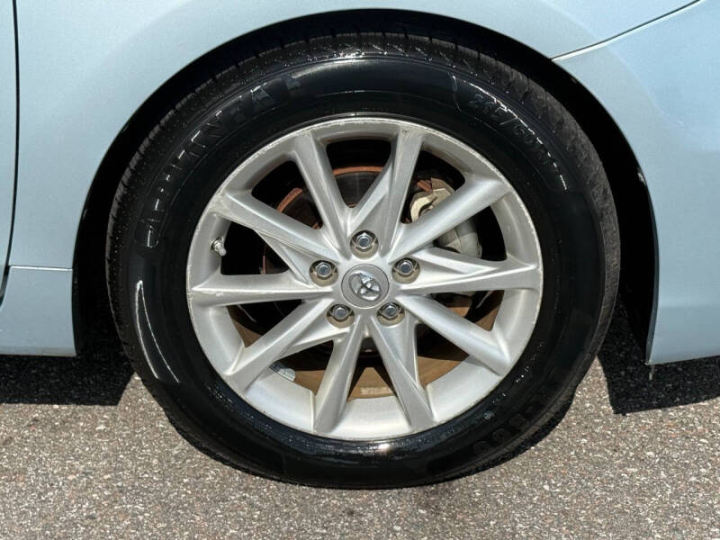 2013 Toyota Prius v Five