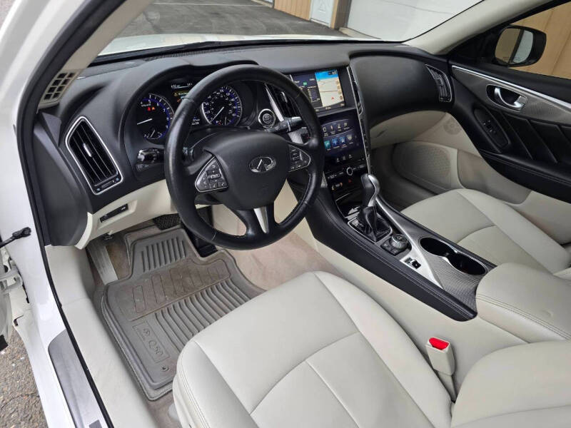 2015 Infiniti Q50 Premium