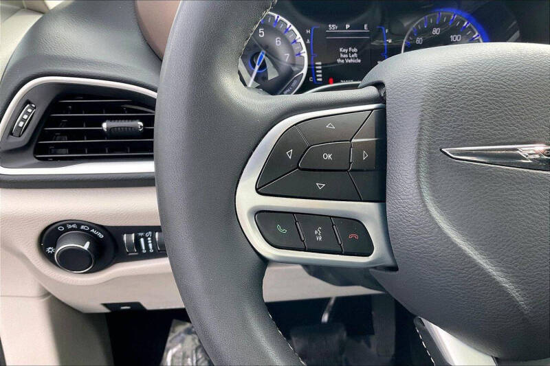 2023 Chrysler Voyager LX