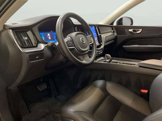 2025 Volvo XC60 B5 Core Dark Theme