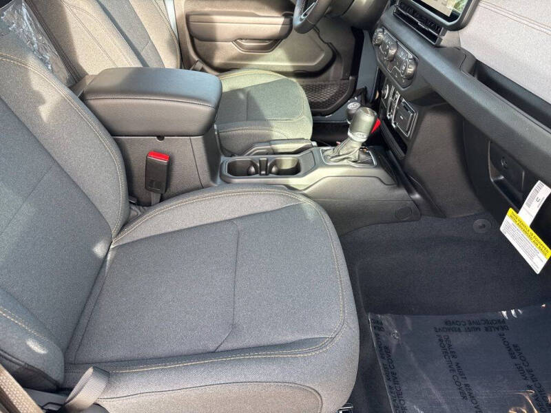 2025 Jeep Gladiator Sport