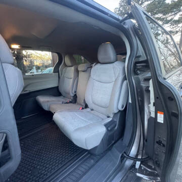 2022 Toyota Sienna LE 8-Passenger