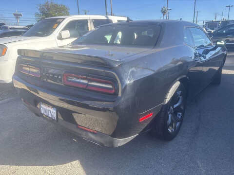 2016 Dodge Challenger SXT Plus