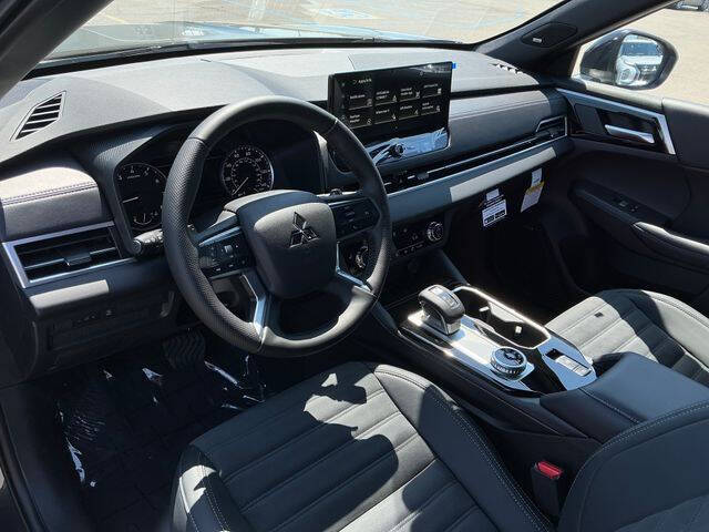2026 Mitsubishi Outlander LE