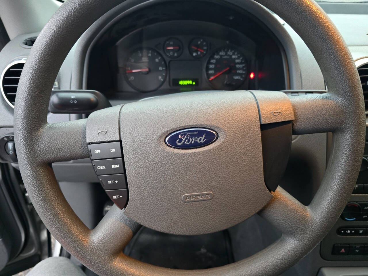 2005 Ford Freestyle for sale at QUEENSGATE AUTO SALES in York, PA