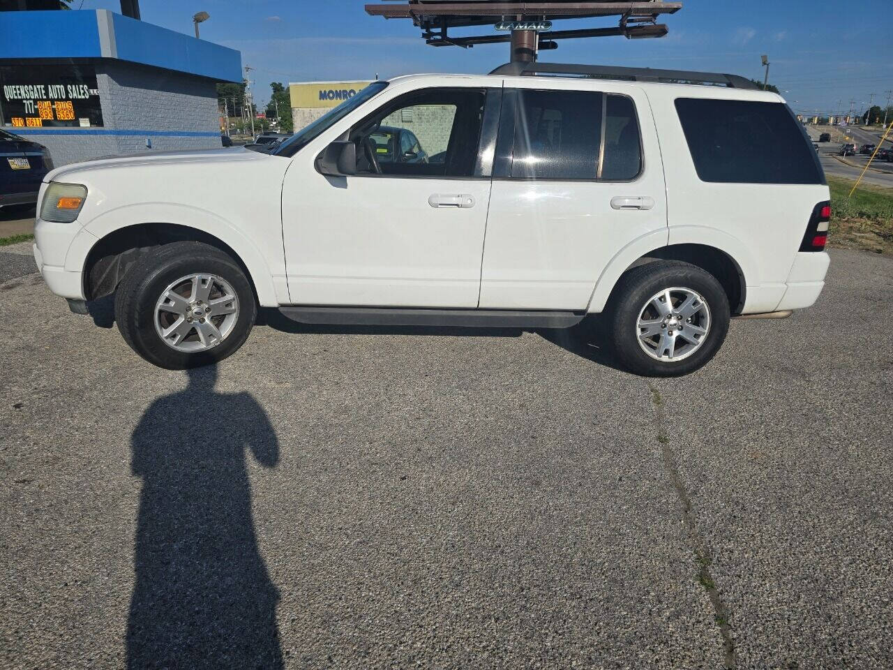 2010 Ford Explorer for sale at QUEENSGATE AUTO SALES in York, PA