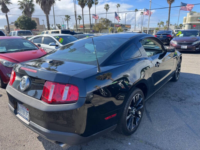 2011 Ford Mustang V6