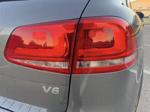 2014 Volkswagen Touareg V6 Sport