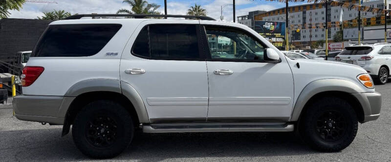 2004 Toyota Sequoia SR5